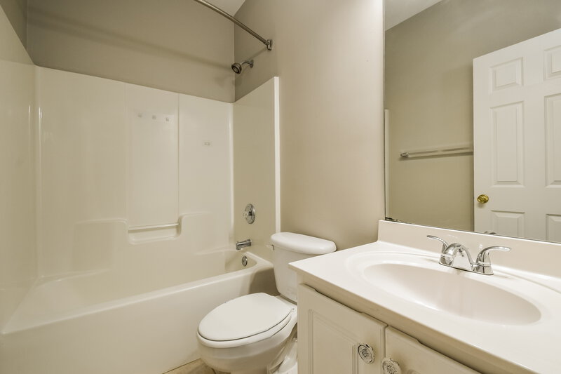 2,550/Mo, 38 Gables Way Newnan, GA 30265 Bathroom View 2