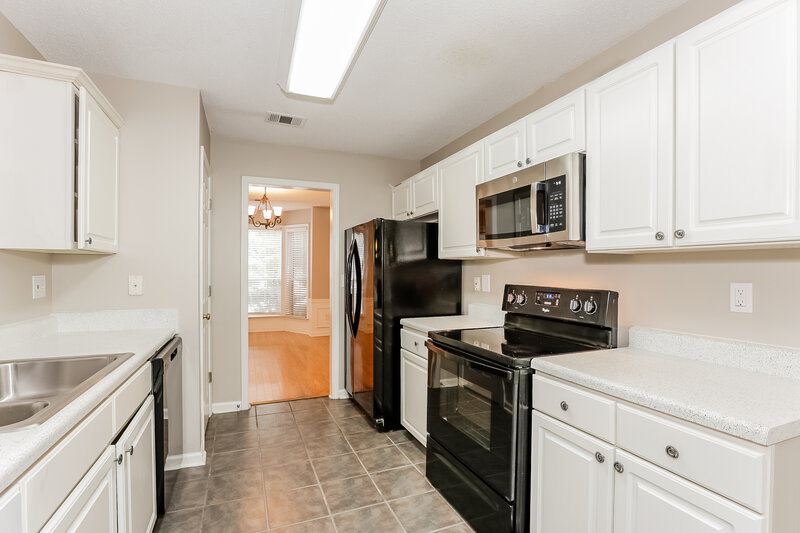 0/Mo, 4259 Pentworth Ln NW Kennesaw, GA 30144 Kitchen View