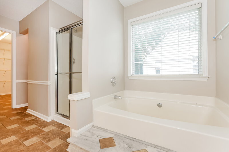 0/Mo, 4259 Pentworth Ln NW Kennesaw, GA 30144 Main Bathroom View 2