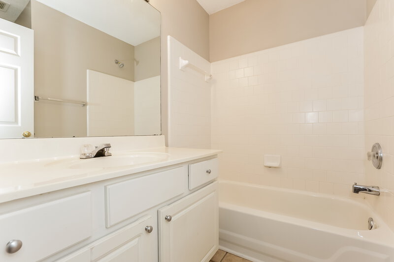 0/Mo, 4259 Pentworth Ln NW Kennesaw, GA 30144 Bathroom View