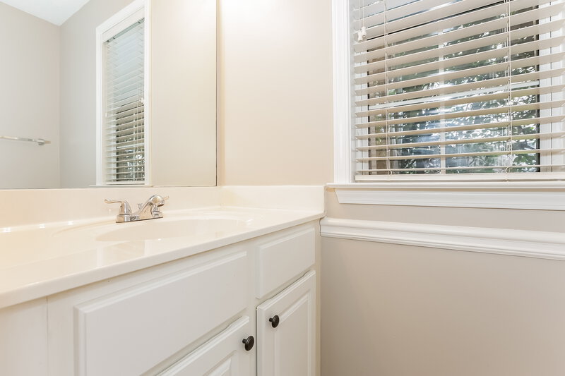 0/Mo, 4259 Pentworth Ln NW Kennesaw, GA 30144 Powder Room View