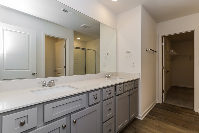 2,285/Mo, 209 Paisley Way Locust Grove, GA 30248 Main Bathroom View