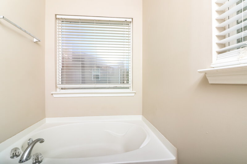 1,935/Mo, 130 Sugar Berry Pl Dallas, GA 30157 Bathroom View 2