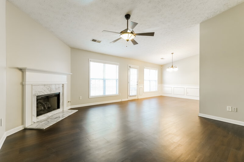 2,095/Mo, 555 The Boulevard Newnan, GA 30263 Living Room View 2
