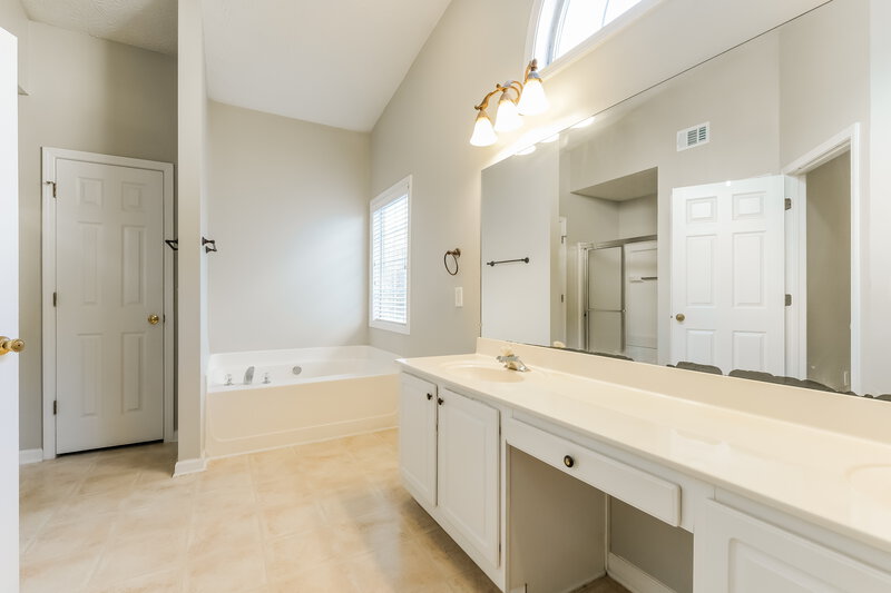 2,095/Mo, 555 The Boulevard Newnan, GA 30263 Main Bathroom View 2