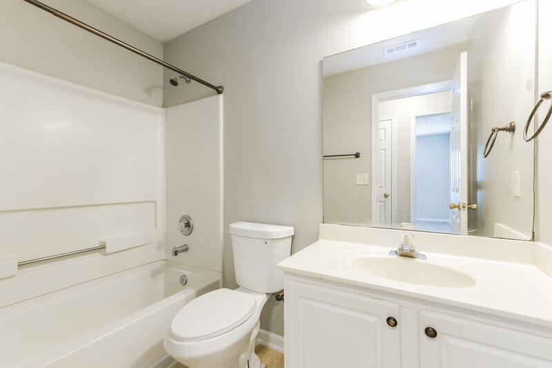 2,095/Mo, 555 The Boulevard Newnan, GA 30263 Bathroom View