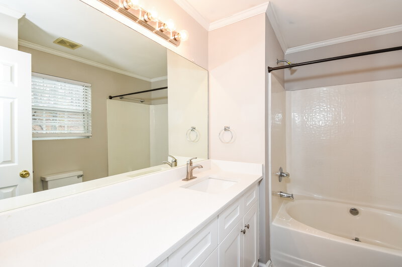 2,175/Mo, 3082 Sentinel Cir Lawrenceville, GA 30043 Main Bathroom View