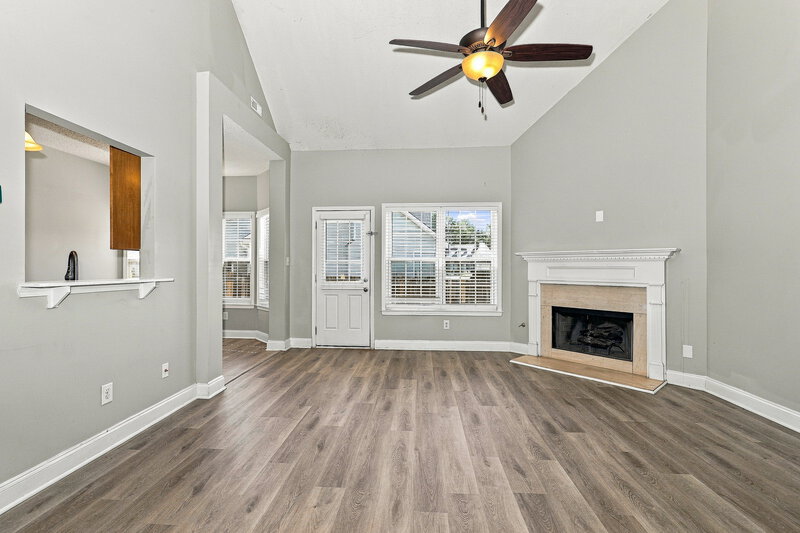 2,180/Mo, 336 Baldwin Ct Newnan, GA 30263 Living Room View