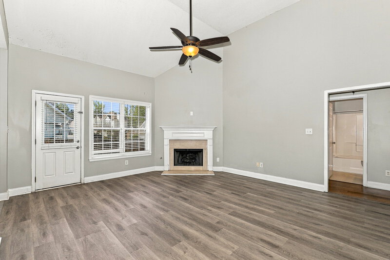 2,180/Mo, 336 Baldwin Ct Newnan, GA 30263 Living Room View 2