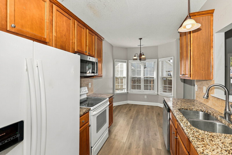 2,180/Mo, 336 Baldwin Ct Newnan, GA 30263 Kitchen View