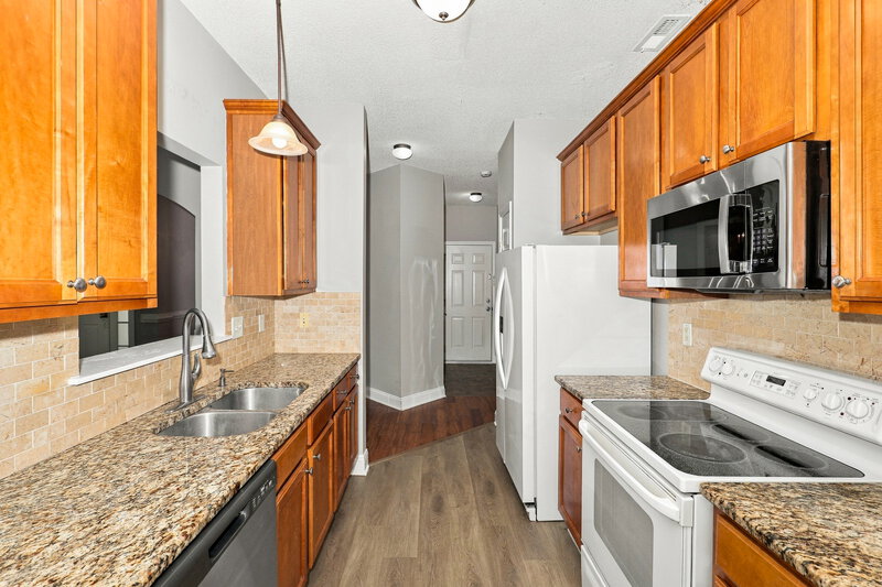2,180/Mo, 336 Baldwin Ct Newnan, GA 30263 Kitchen View 2