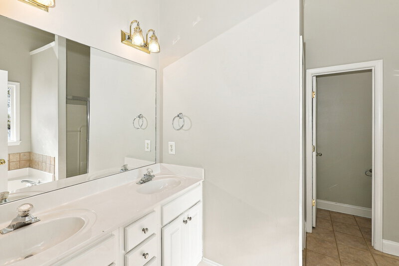 2,180/Mo, 336 Baldwin Ct Newnan, GA 30263 Primary Bathroom View