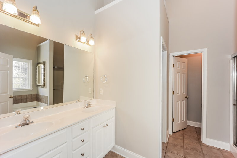 2,285/Mo, 336 Baldwin Ct Newnan, GA 30263 Main Bathroom View