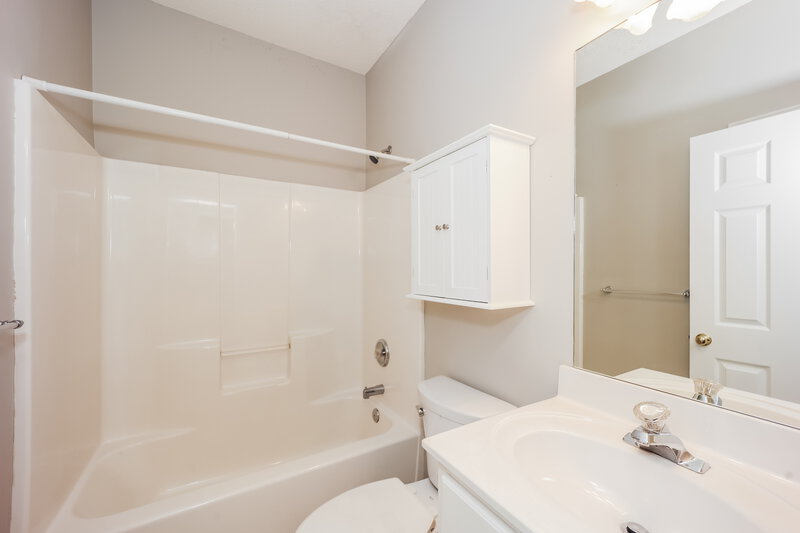 2,285/Mo, 336 Baldwin Ct Newnan, GA 30263 Bathroom View