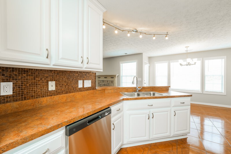 1,785/Mo, 150 Charleston Pl Covington, GA 30016 Kitchen View 2