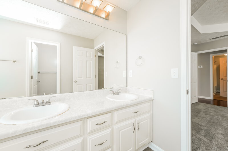 1,785/Mo, 150 Charleston Pl Covington, GA 30016 Main Bathroom View
