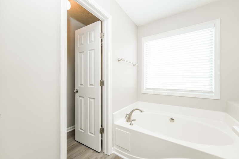 1,785/Mo, 150 Charleston Pl Covington, GA 30016 Main Bathroom View 2