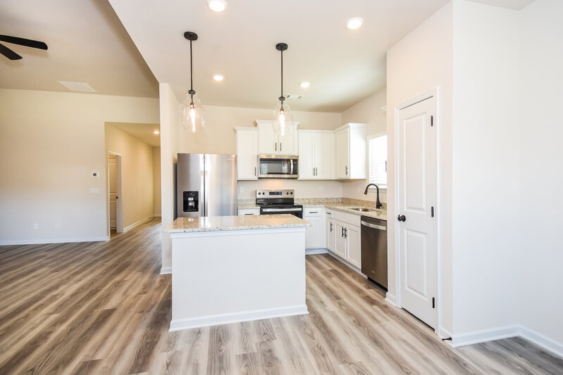 1,910/Mo, 453 Egret Ct Jefferson, GA 30548 Kitchen View 2