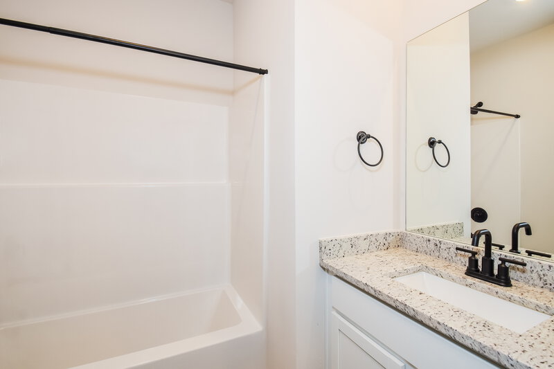 1,910/Mo, 453 Egret Ct Jefferson, GA 30548 Bathroom View
