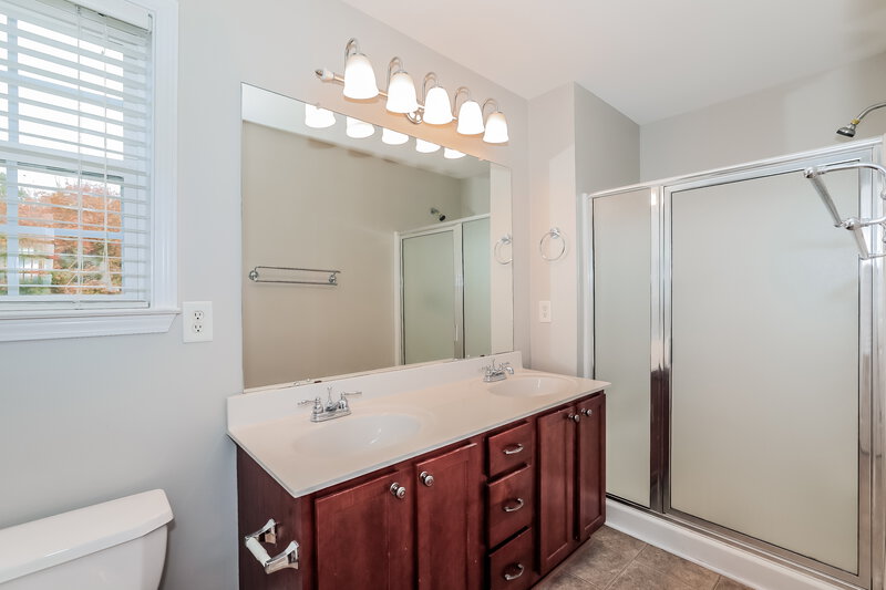 2,165/Mo, 1264 Stella Ct Lawrenceville, GA 30046 Main Bathroom View
