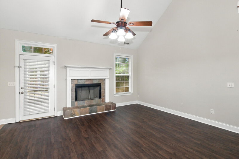 2,210/Mo, 128 Camden Rd Newnan, GA 30265 Living Room View 2