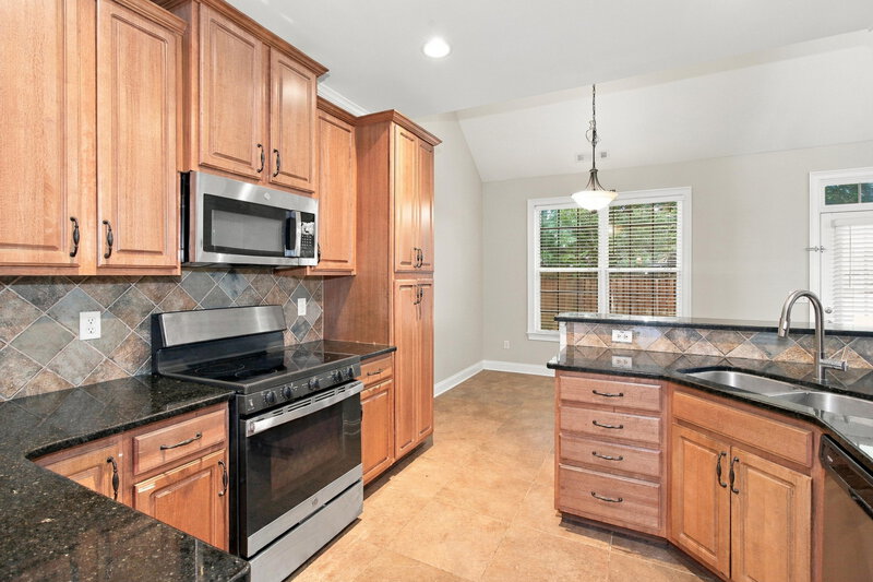 2,210/Mo, 128 Camden Rd Newnan, GA 30265 Kitchen View 2