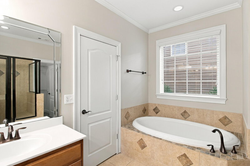 2,210/Mo, 128 Camden Rd Newnan, GA 30265 Primary Bathroom View