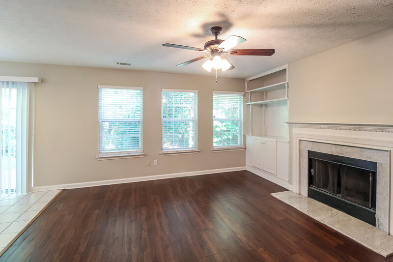 2,070/Mo, 1120 Eatonton Way McDonough, GA 30252 Living Room View 2