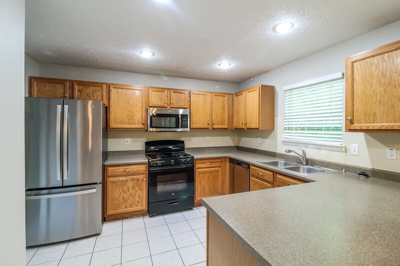 2,070/Mo, 1120 Eatonton Way McDonough, GA 30252 Kitchen View