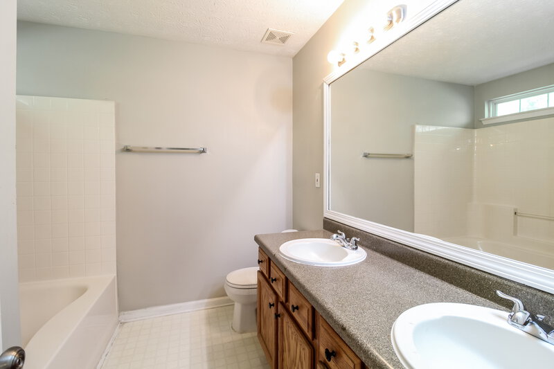 2,070/Mo, 1120 Eatonton Way McDonough, GA 30252 Main Bathroom View