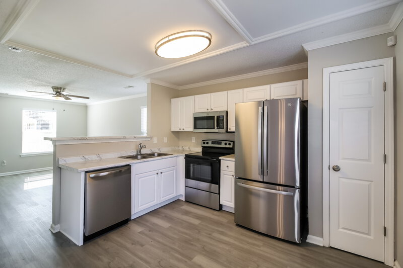 1,635/Mo, 1611 Hallmark Hills Dr Griffin, GA 30223 Kitchen View