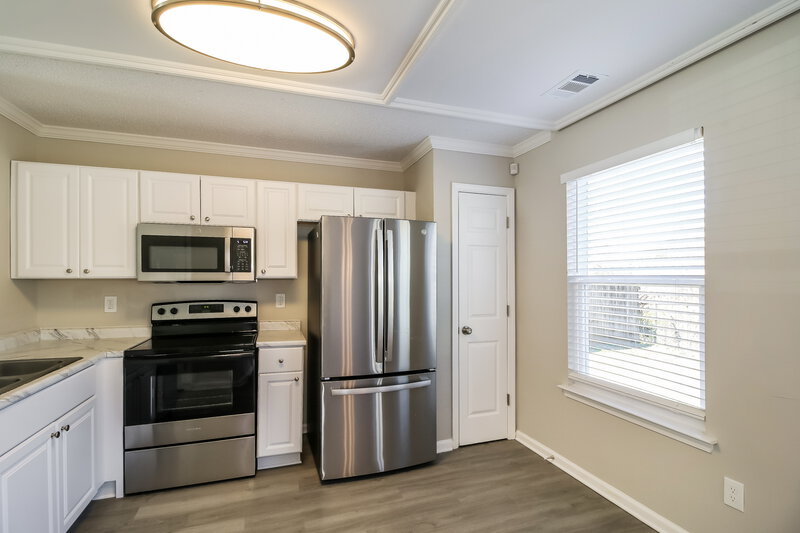 1,635/Mo, 1611 Hallmark Hills Dr Griffin, GA 30223 Kitchen View 2