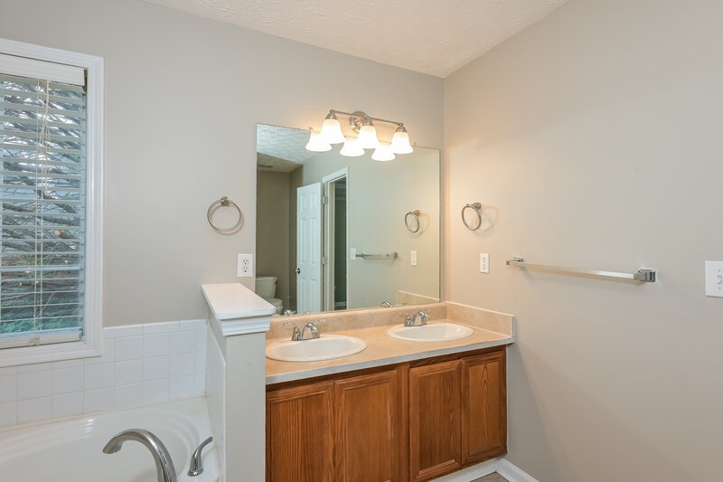 3,260/Mo, 760 Old Johnson Rd Lawrenceville, GA 30045 Main Bathroom View