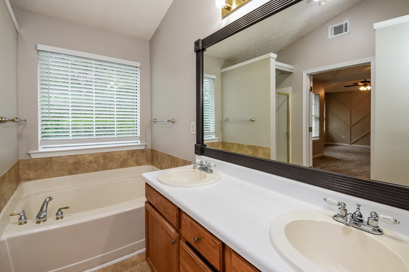2,510/Mo, 4021 Plantation Mill Dr Buford, GA 30519 Main Bathroom View