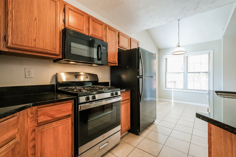 2,115/Mo, 579 Northfield Ct Lawrenceville, GA 30045 Kitchen View