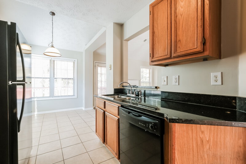 2,115/Mo, 579 Northfield Ct Lawrenceville, GA 30045 Kitchen View 2