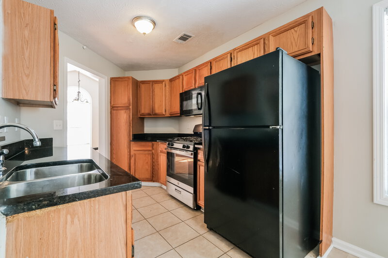 2,115/Mo, 579 Northfield Ct Lawrenceville, GA 30045 Kitchen View 3