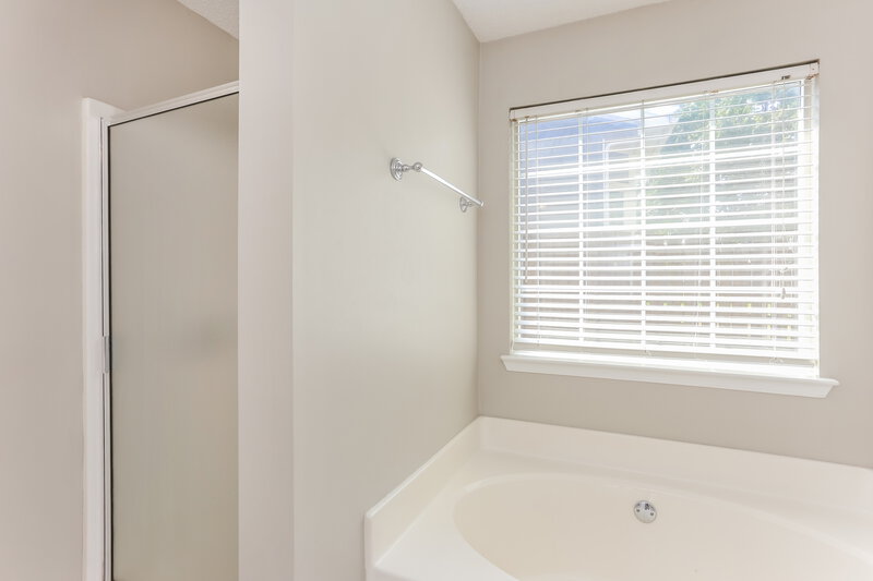 1,775/Mo, 3234 Grove Trl NW Acworth, GA 30101 Main Bathroom View