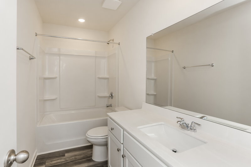 2,040/Mo, 7651 Saffron Ave Covington, GA 30014 Bathroom View