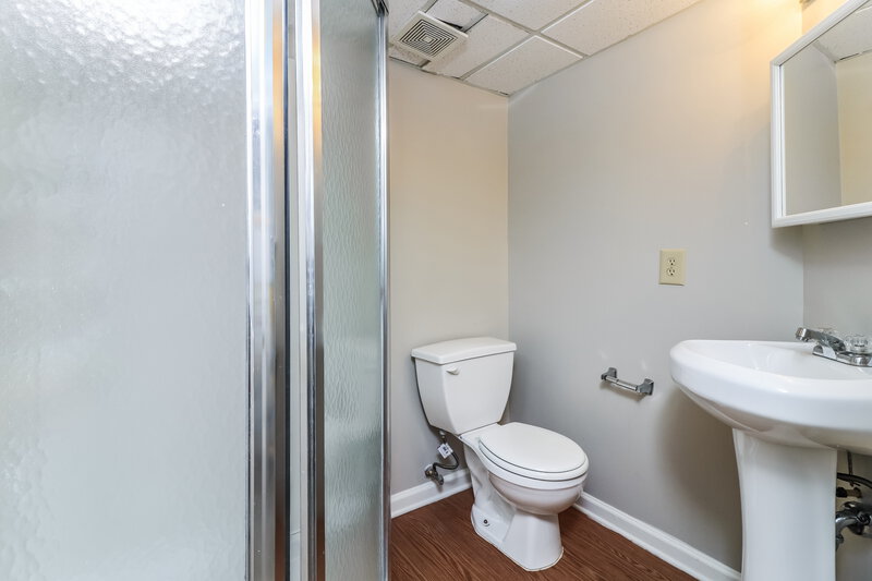 3,230/Mo, 1952 McAdoo Ct SW Marietta, GA 30064 Main Bathroom View 2