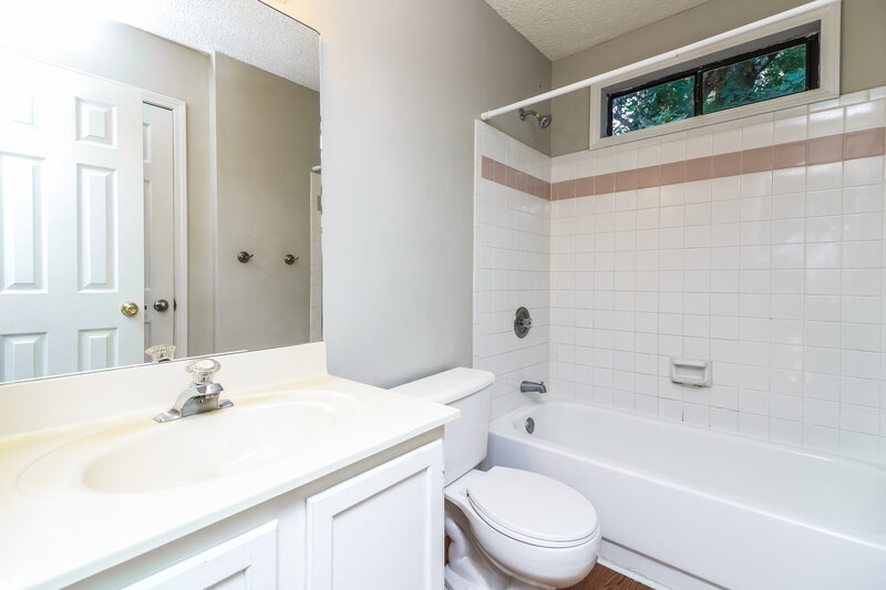 3,230/Mo, 1952 McAdoo Ct SW Marietta, GA 30064 Bathroom View