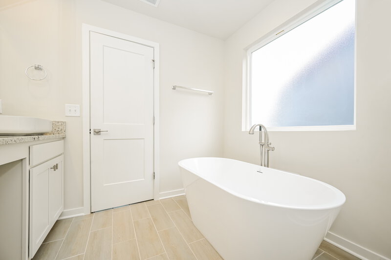 2,610/Mo, 133 Weldon Rd McDonough, GA 30253 Main Bathroom View 2