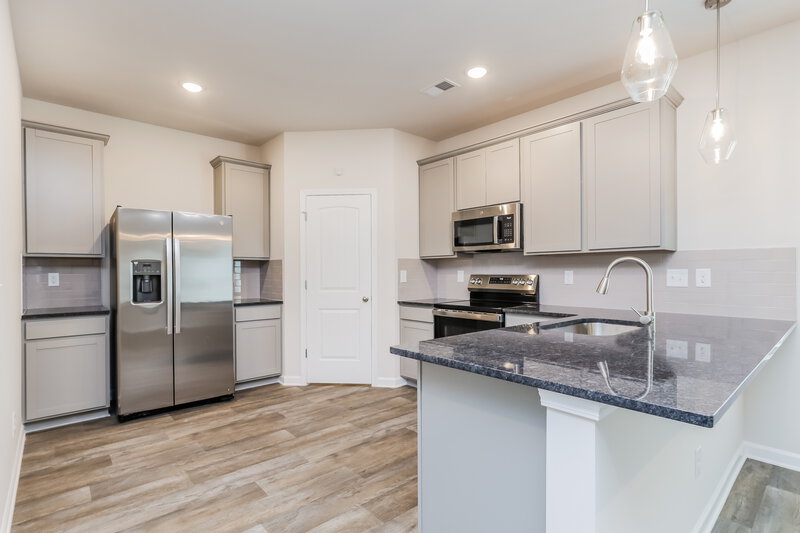 2,180/Mo, 337 River Walk Farm Pkwy Covington, GA 30014 Kitchen View