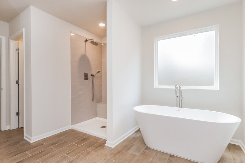 2,180/Mo, 337 River Walk Farm Pkwy Covington, GA 30014 Main Bathroom View 2