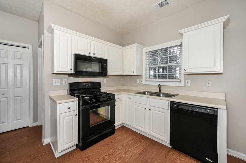 2,260/Mo, 425 Clairidge Ln Lawrenceville, GA 30046 Kitchen View