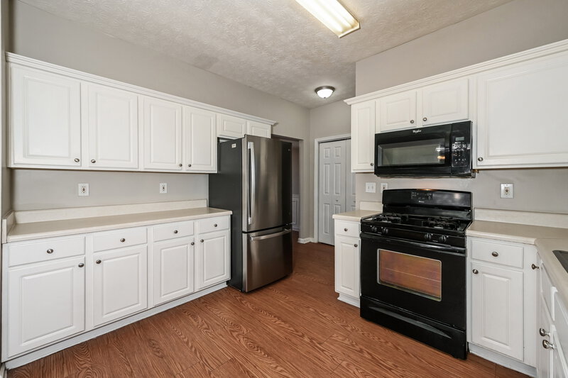 2,260/Mo, 425 Clairidge Ln Lawrenceville, GA 30046 Kitchen View 2