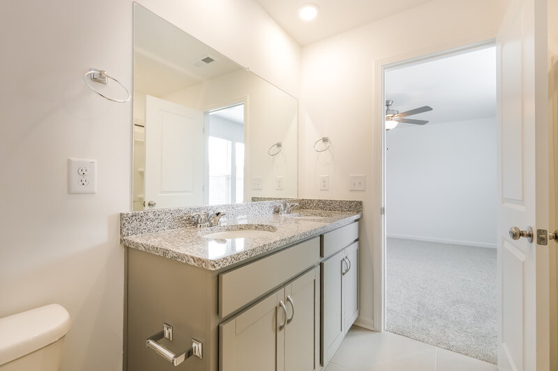 1,975/Mo, 3166 Bronte Ct SE Gainesville, GA 30507 Main Bathroom View