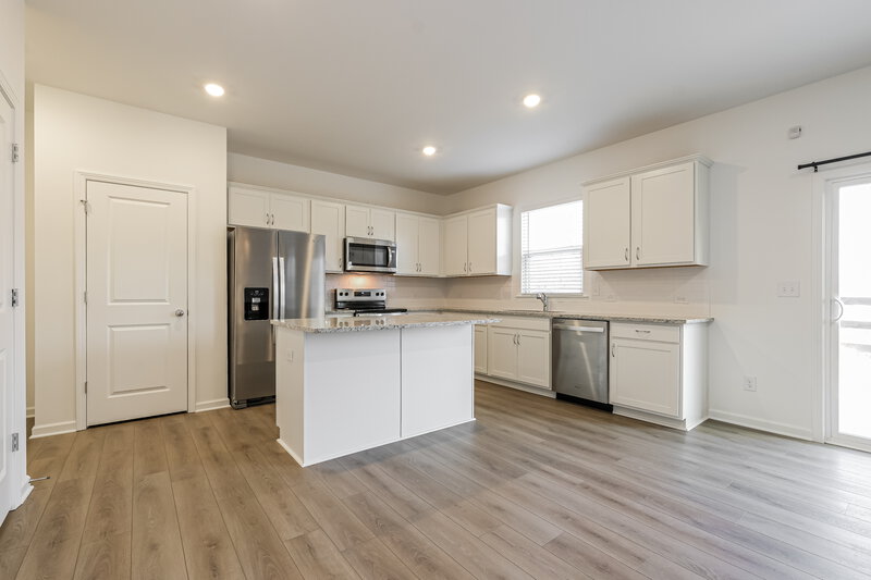 2,150/Mo, 3173 Bronte Ct SE Gainesville, GA 30507 Kitchen View 2