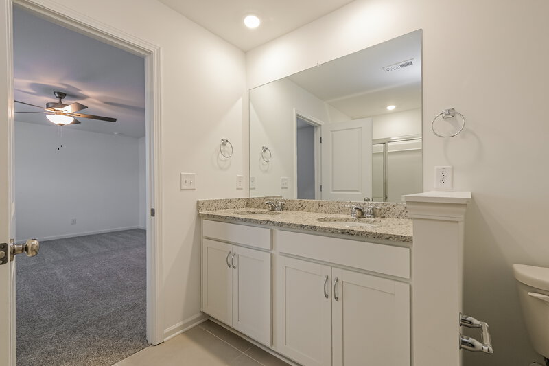 2,150/Mo, 3173 Bronte Ct SE Gainesville, GA 30507 Main Bathroom View