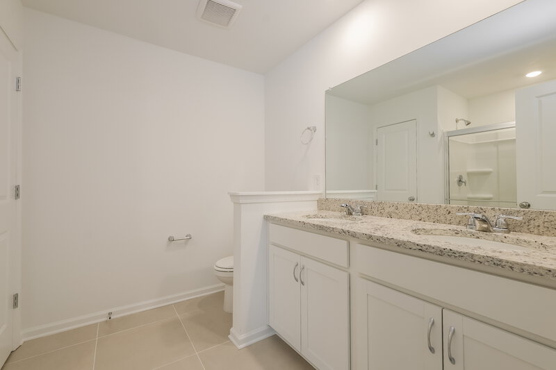 2,140/Mo, 3170 Bronte Ct SE Gainesville, GA 30507 Main Bathroom View